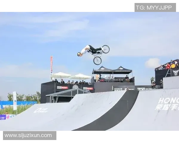 武汉极限运动队展现灵活性与创新精神的精彩瞬间